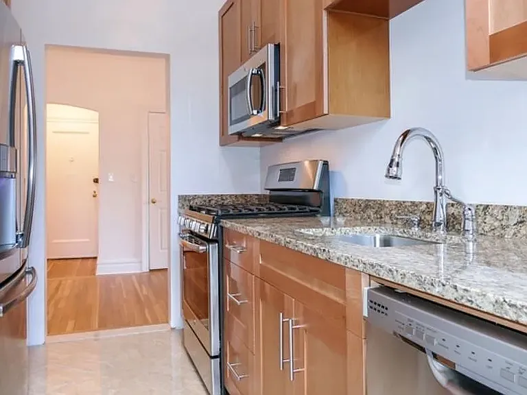 405 E 54th St #PHAF — Photo 8