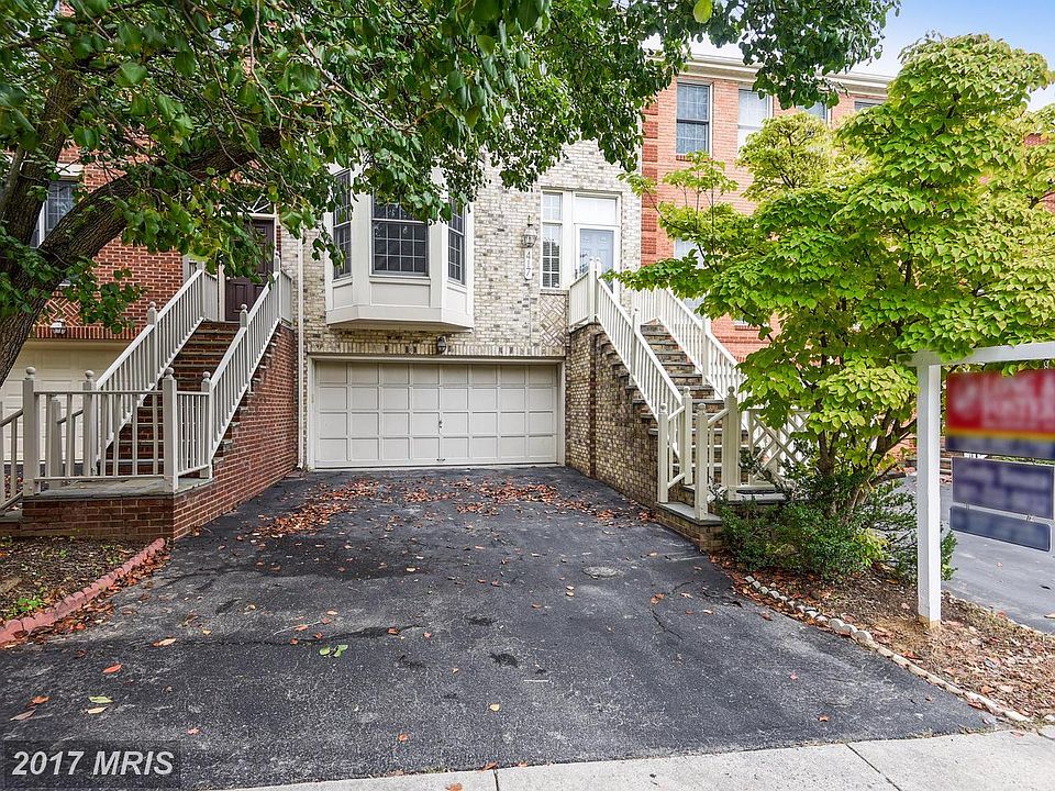 1st image of 417 Winding Rose Dr