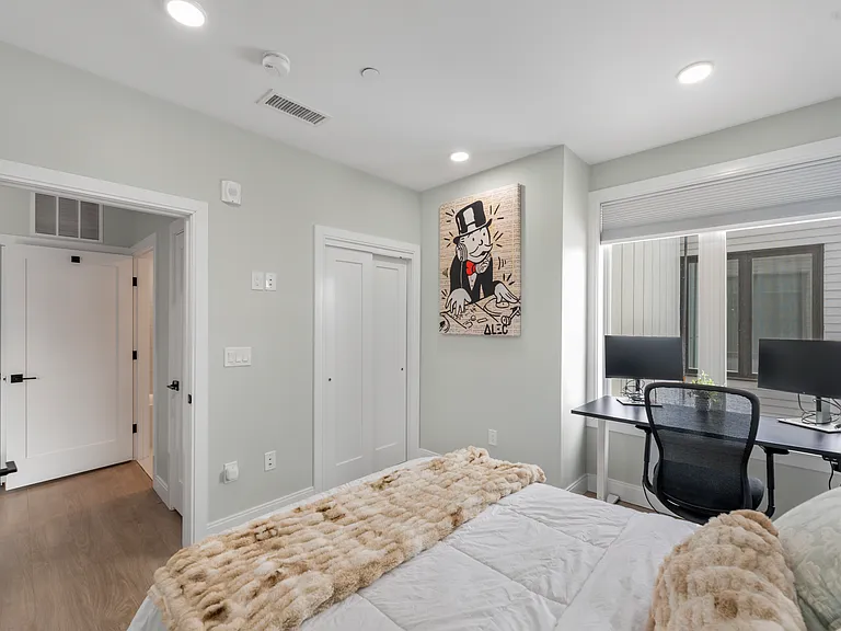 277 Border St #401 — Photo 11