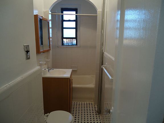 4th image of 3216 Crescent St APT K6