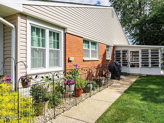 3rd image of 10B Yorktowne Parkway