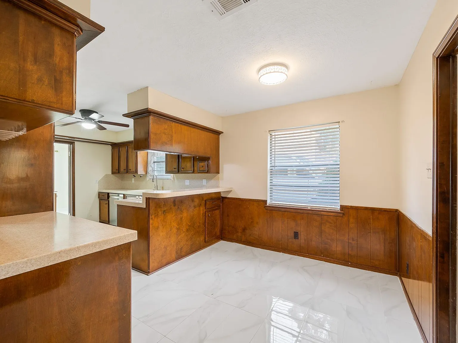 4 bed, 2.0 bath, 2084 sqft, $2,700 — Photo 2