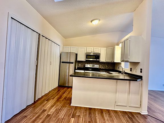 2nd image of 2033 N Park Dr