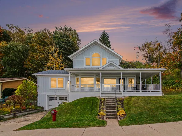 226 Arlington Ave, Petoskey, MI 49770