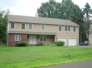 332 Skyline Dr, Feasterville Trevose, PA 19053