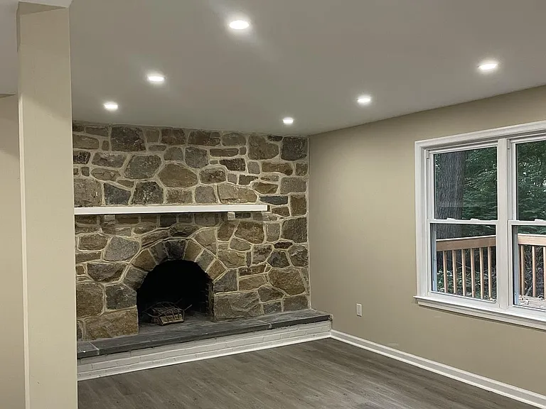 1666 Hemlock Cir — Photo 9