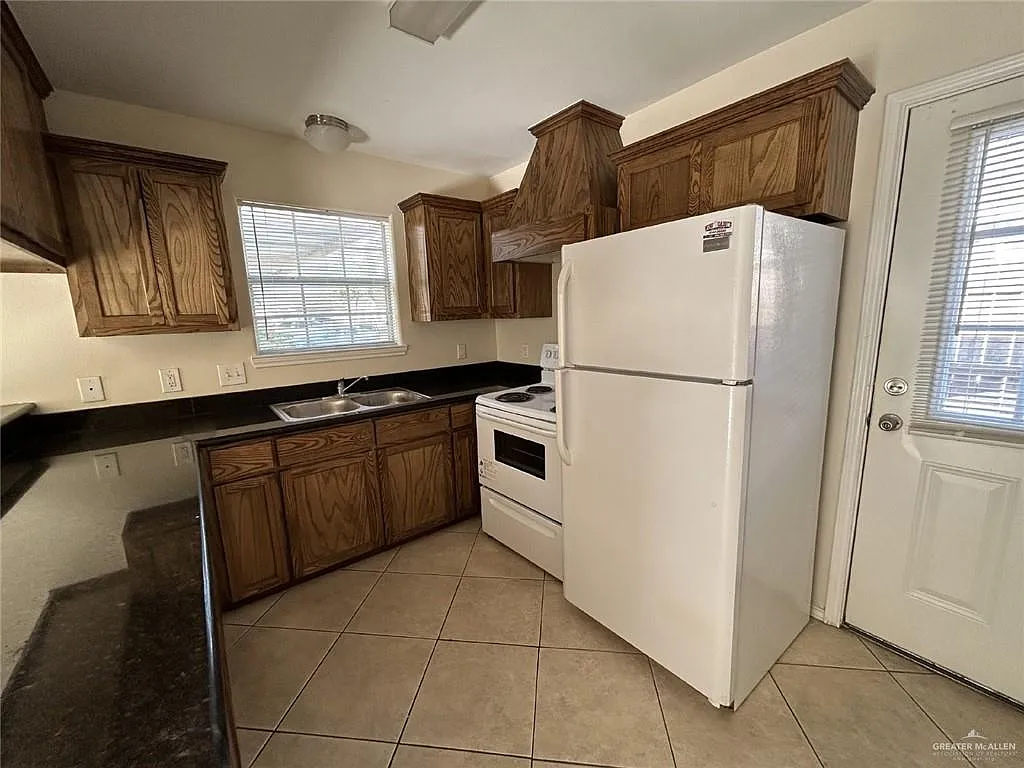 2 bed, 2.0 bath, 3888 sqft, $850 — Photo 4