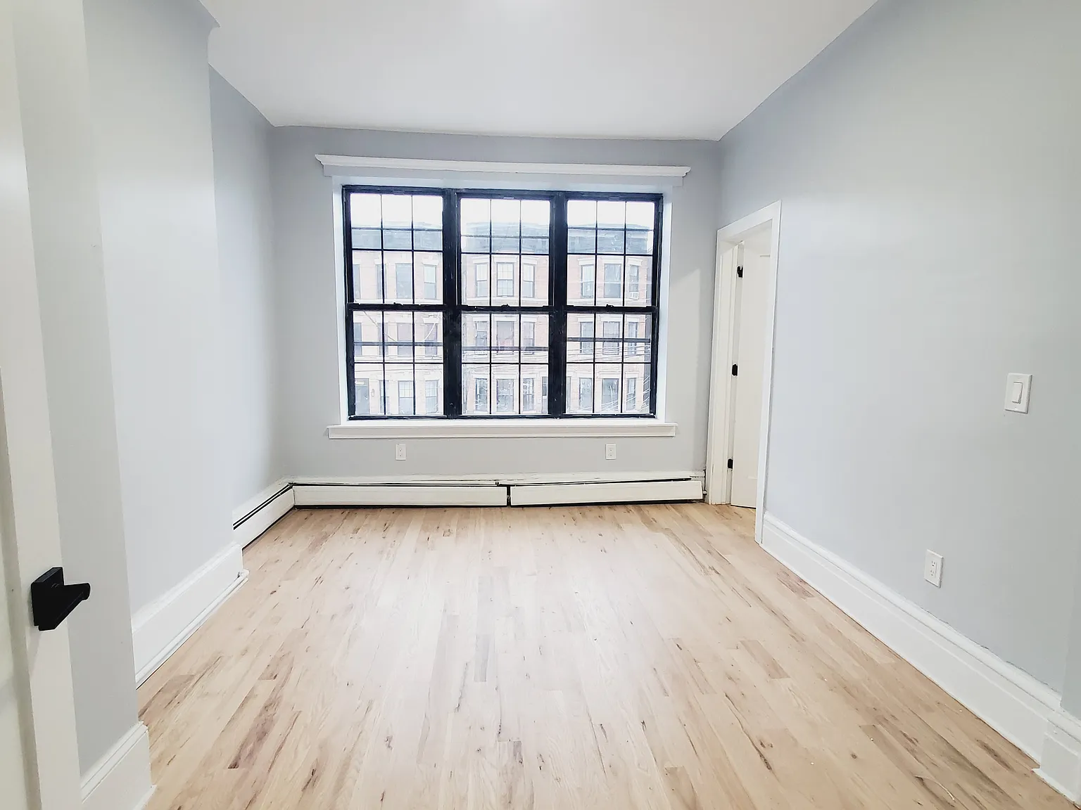 3 bed, 1000 sqft, $2,595 — Photo 2