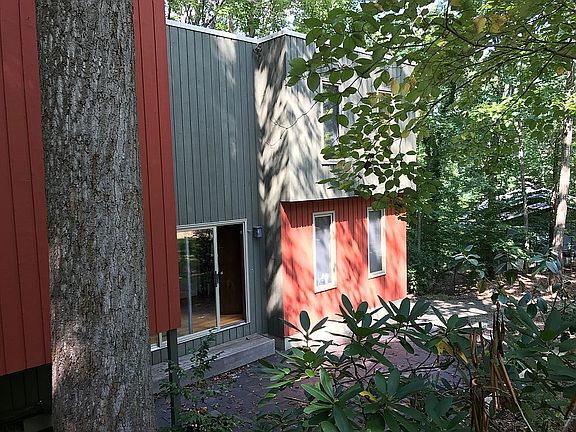 3rd image of 628 Kensington Dr