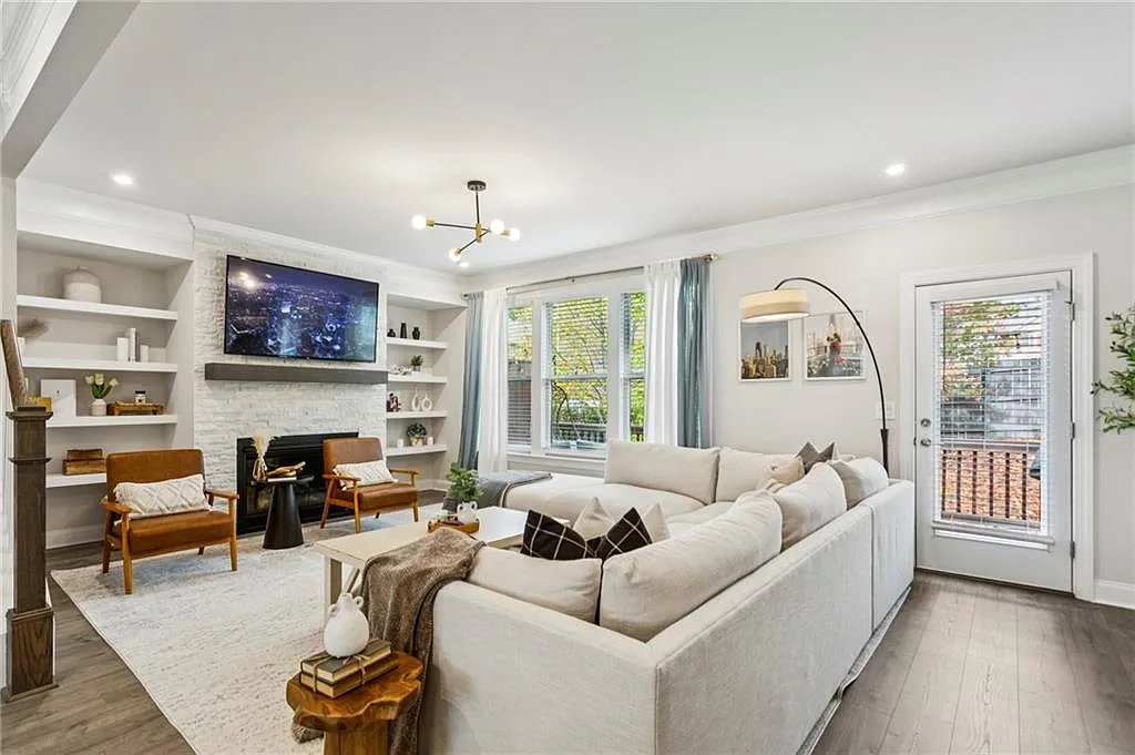 4 bed, 3.5 bath, 2407 sqft, $4,800 — Photo 4