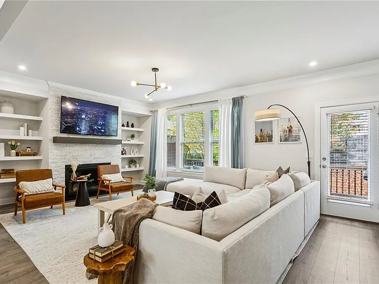 1368 Live Oak Ln — Photo 4