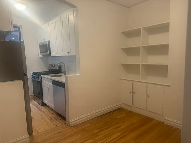 3240 Henry Hudson Pkwy E #2C