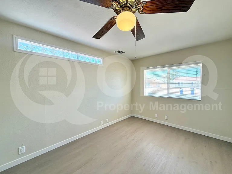2465 E John Cabot Rd — Photo 13