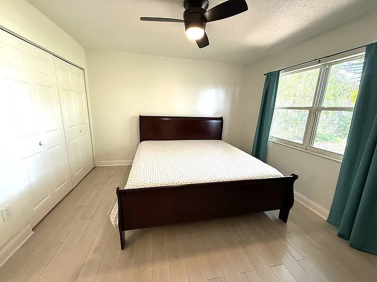 668 Hampton Dr NE — Photo 20