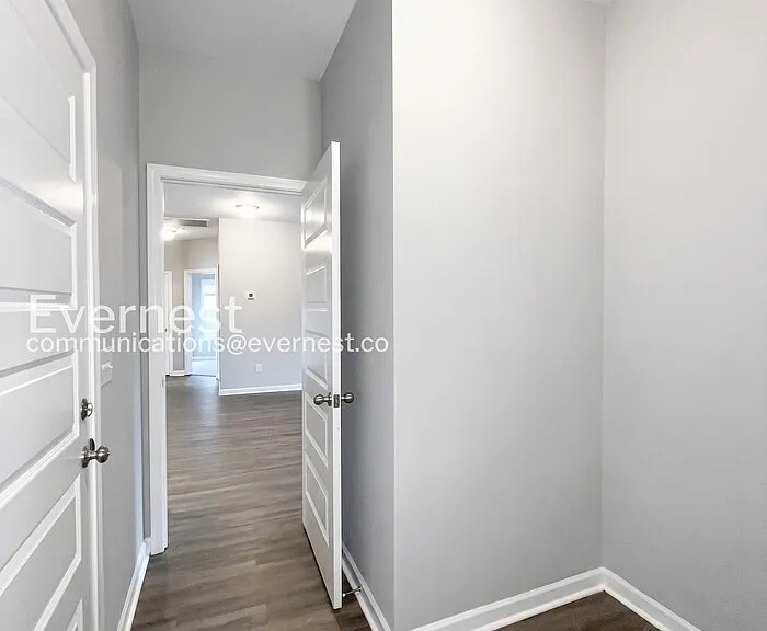 1105 Prospect Ct — Photo 26