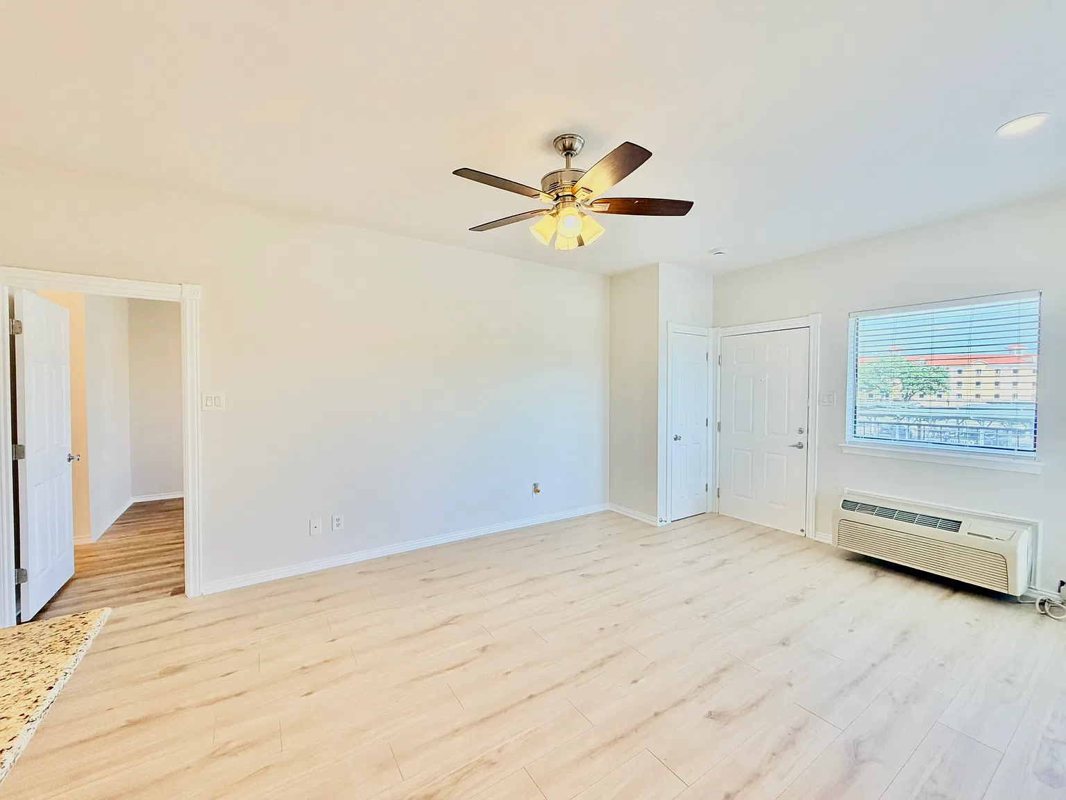 2 bed, 957 sqft, $1,599 — Photo 3