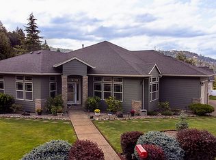 382 Oak Valley Loop, Winchester, OR 97495