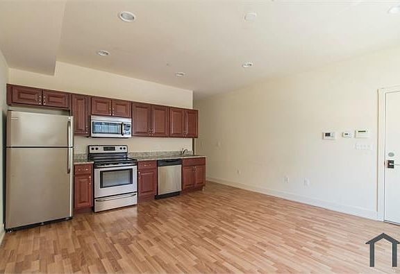 2nd image of 1505 W Master St Fl 3