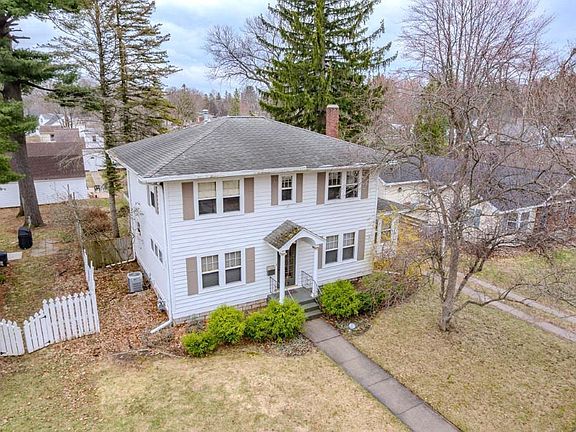 3rd image of 439 STURGEON EDDY ROAD