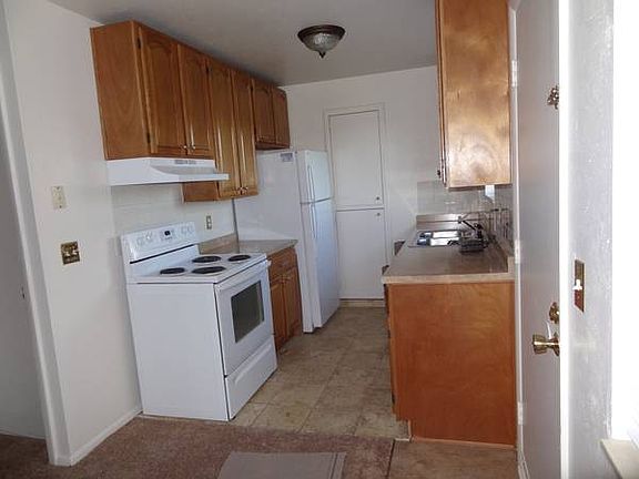 kitchen with all appliances