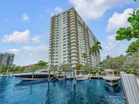 3200 Port Royale Dr N