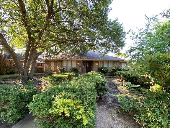 2nd image of 1016 Revere Cir