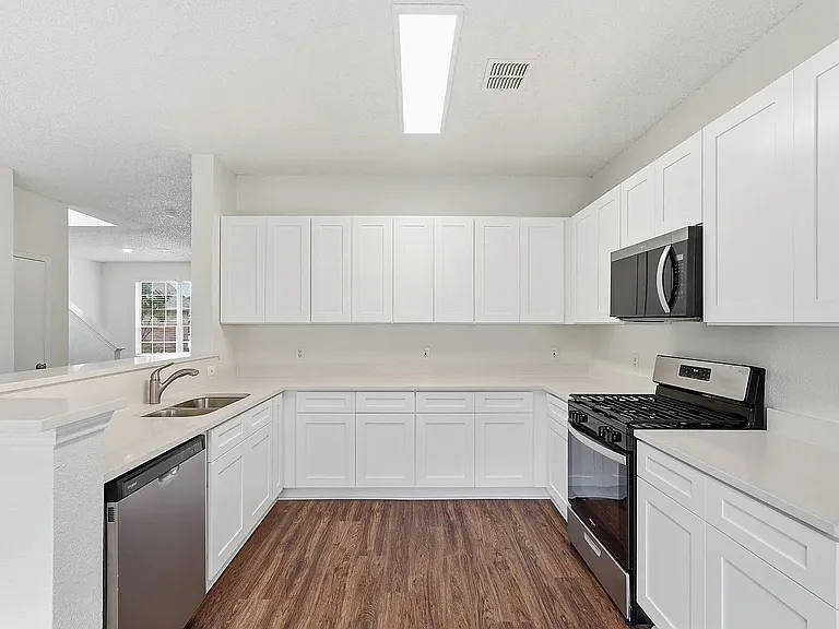 725 Parkford Ln — Photo 13