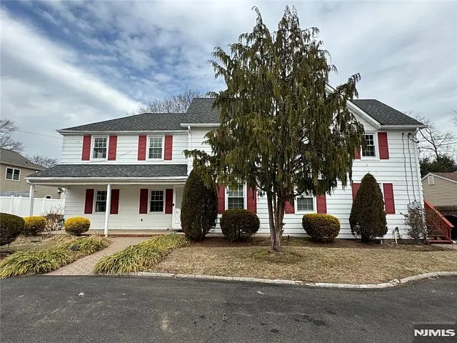 193 W Midland Ave — Photo 2