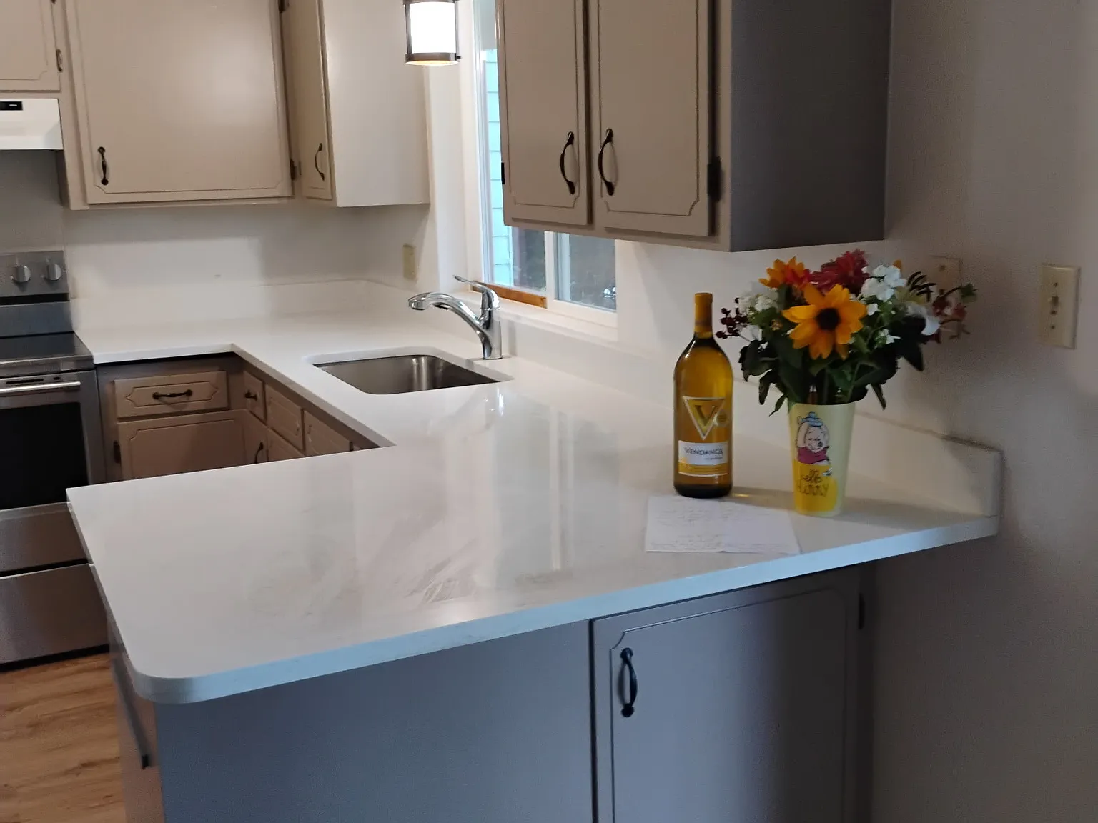 2 bed, 950 sqft, $2,050 — Photo 1