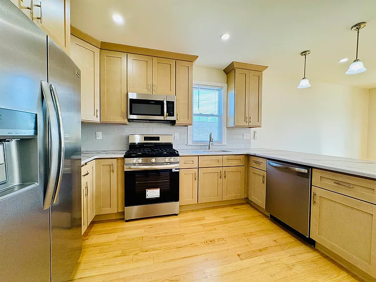 21 E 15th St #2 — Photo 8