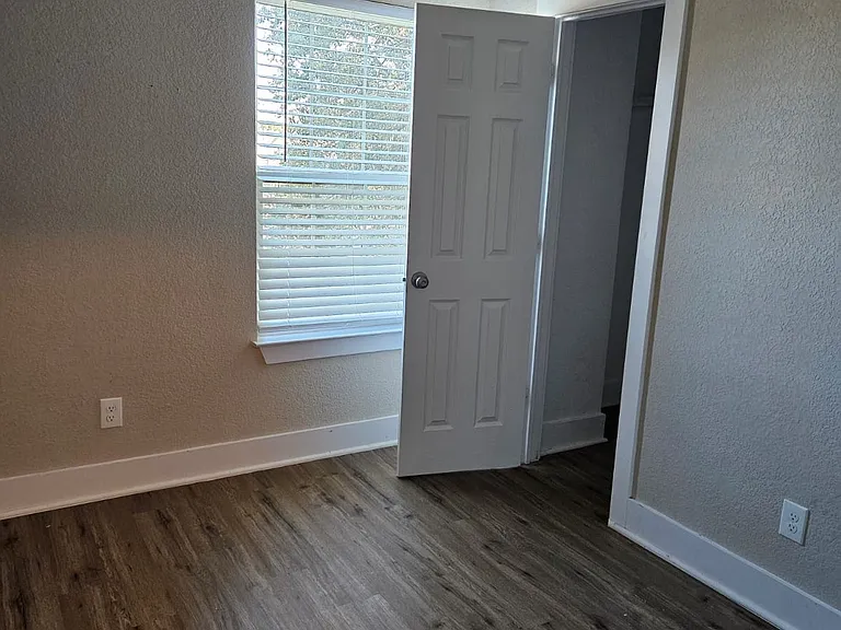 816 W Collins St — Photo 11