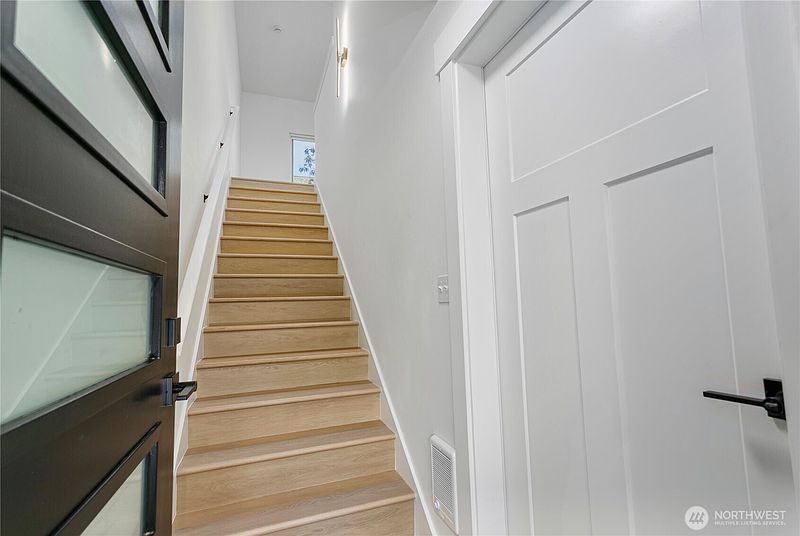 5th image of 2216 N Proctor Street #B