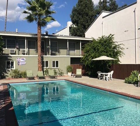 3rd image of 11927 Magnolia Blvd APT 21