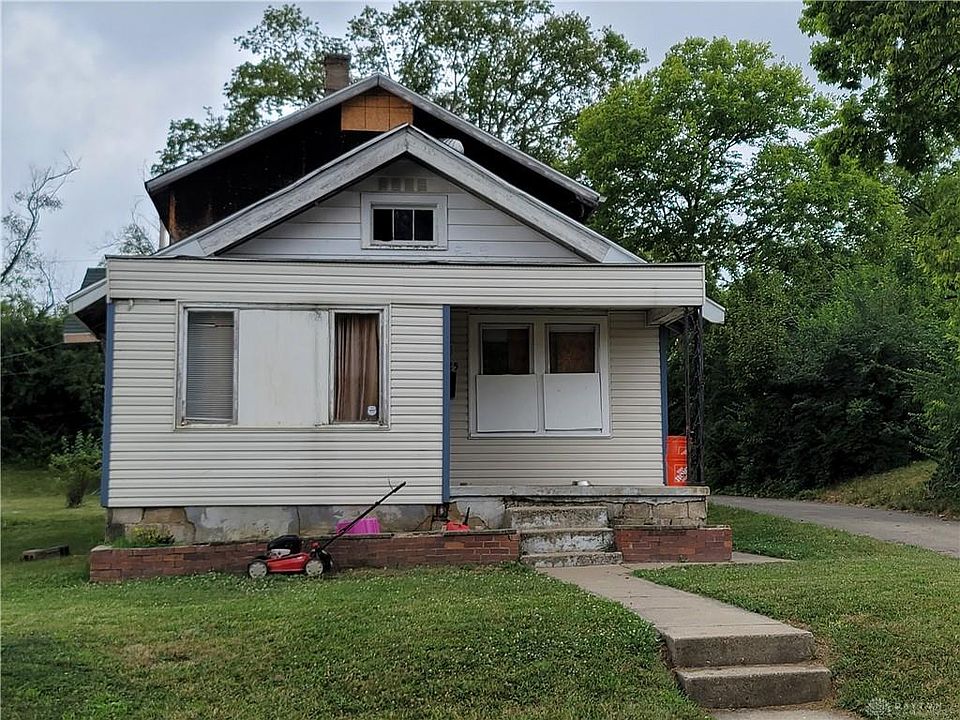 1st image of 825 Blanche St