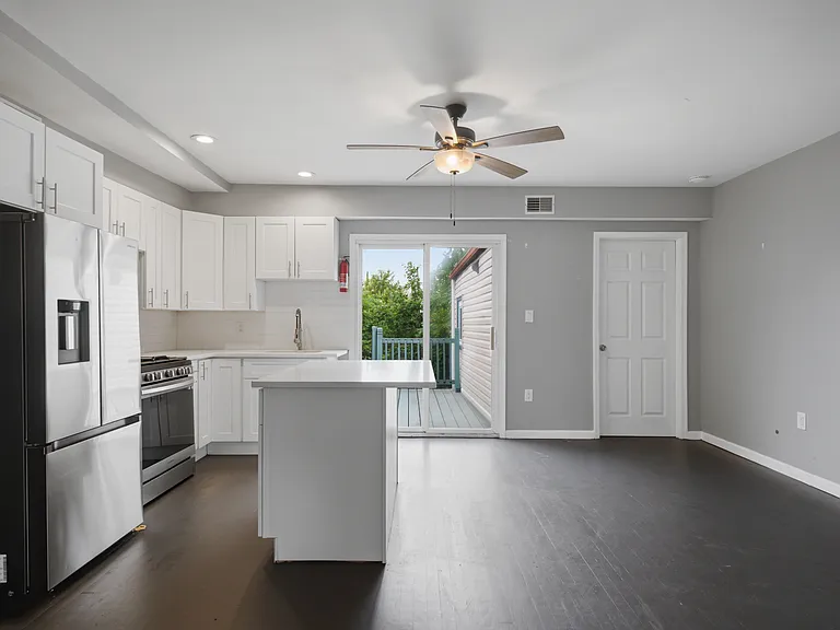 71 E 22nd St #2 — Photo 14
