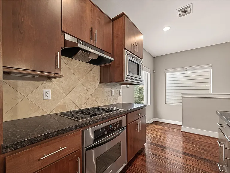 1510 Crockett St #B — Photo 14