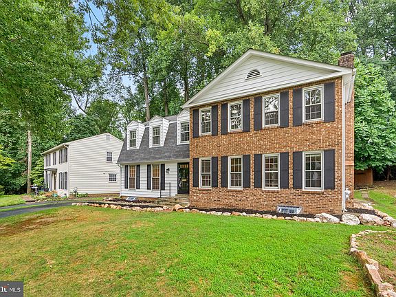 3rd image of 205 Dale Dr