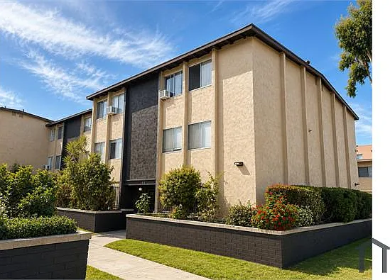 1431 S Hoover St #4 — Photo 2