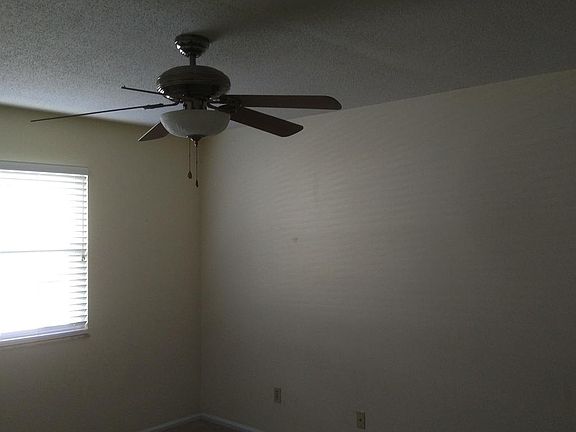 3rd image of 2075 Miracle Dr