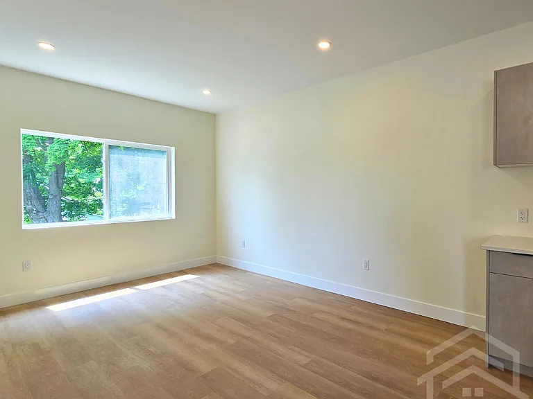 157 Thames St N #1 — Photo 5