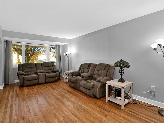 3rd image of 5413 S Mulligan Ave