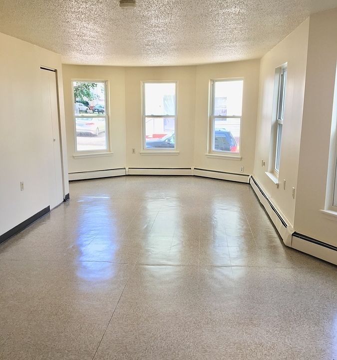 1st image of 196 Illinois St #1