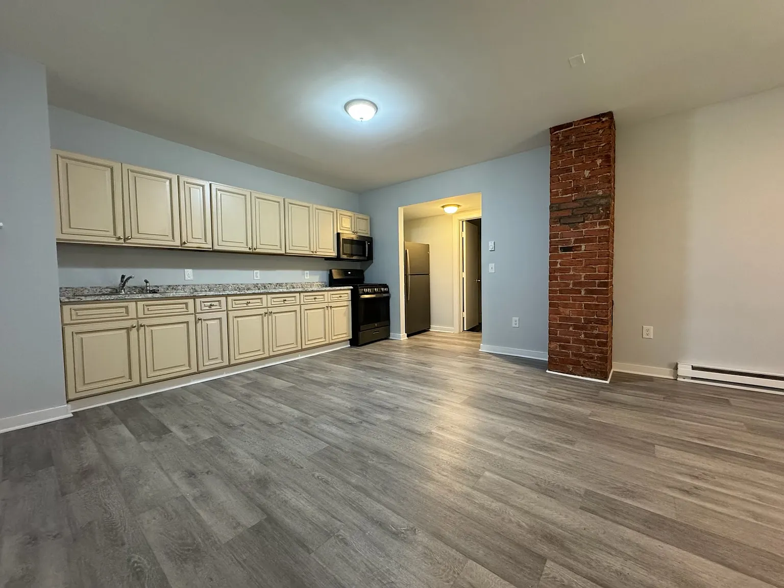 2 bed, 700 sqft, $1,545 — Photo 3