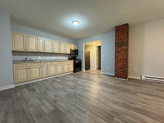 3rd image of 219 Howe Ave APT 3L