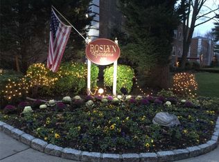 20 Edwards St APT 2A, Roslyn Heights, NY 11577