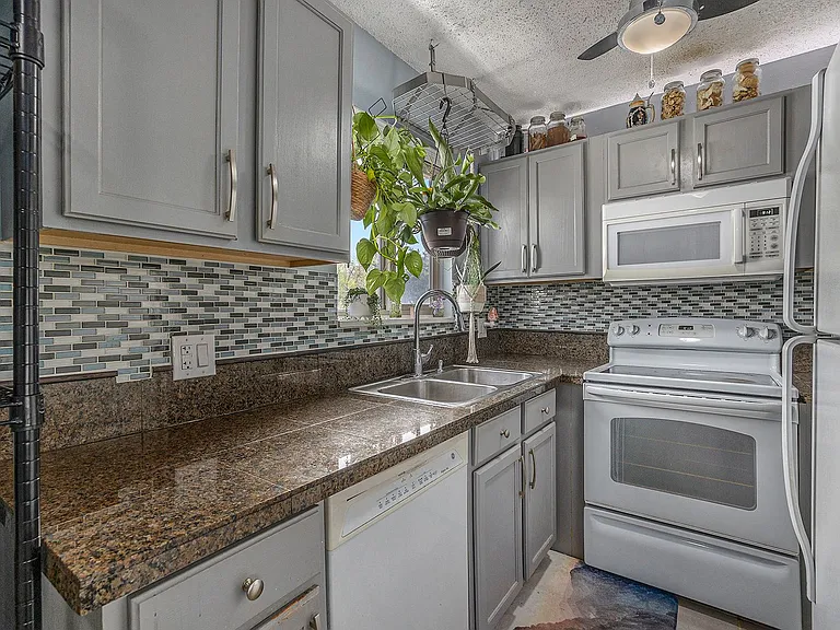 2700 S Holly St #205 — Photo 2