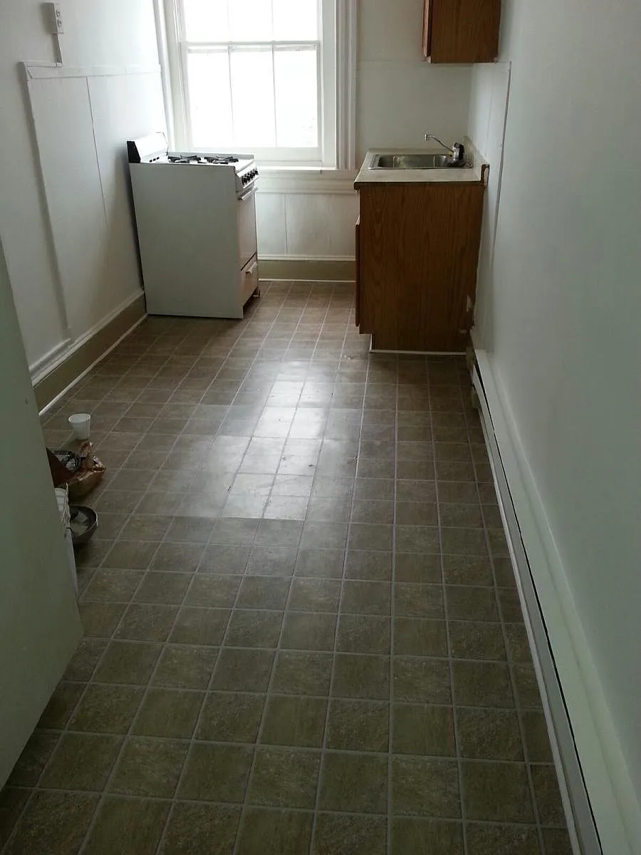Kitchen - 1205 Saint Paul St #4
