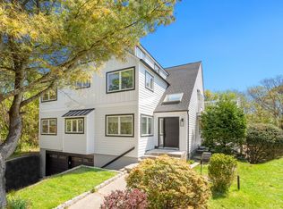 6 McGregor Dr, Southampton, NY 11968