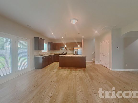 3rd image of 20 Evergreen Ln