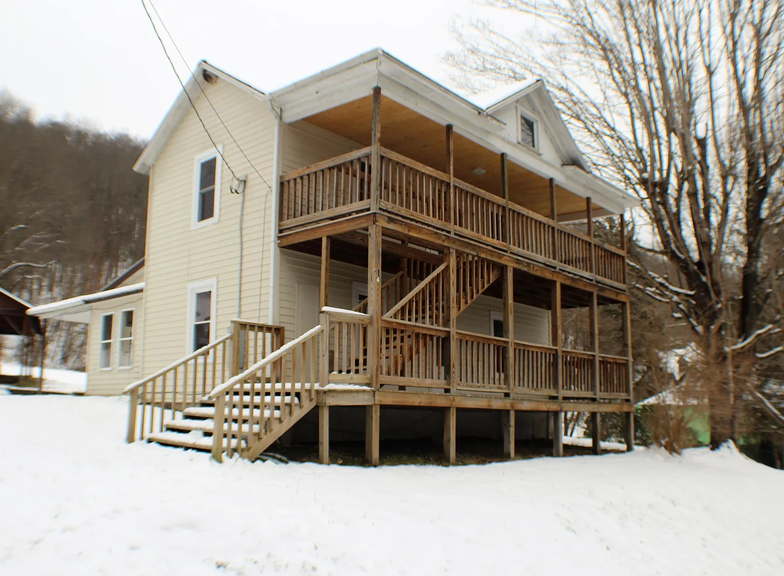 312 Greenbrier Hl photo 1